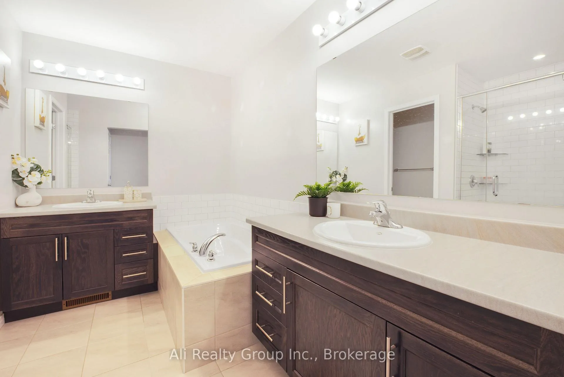 Photo 17 of 330 Nonius Street, Ottawa, Kanata - Emerald Meadows/Trailwest — HOMEH