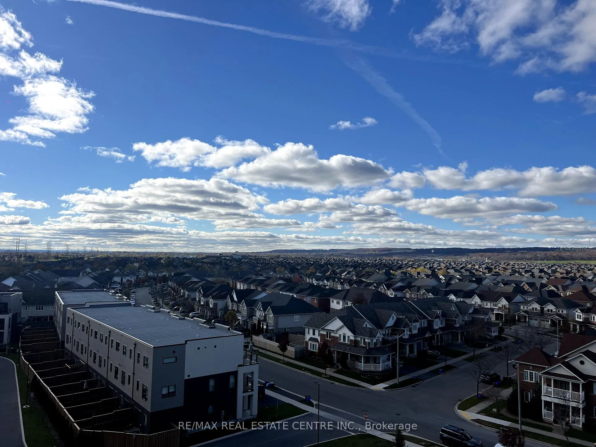 Photo 11 of Unit A703, 3210 Dakota Commons Circle, Burlington, Alton — HOMEH