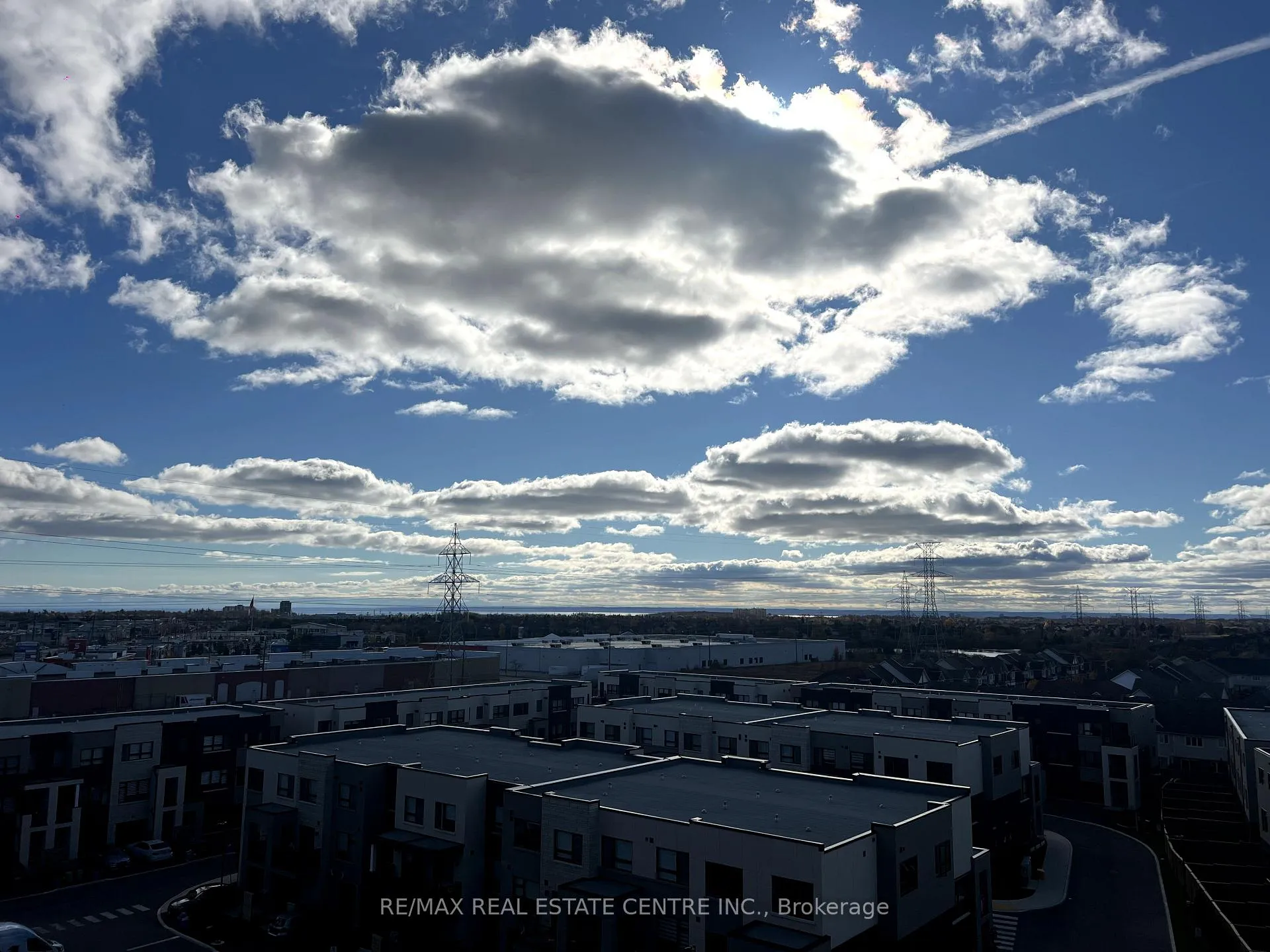 Photo 12 of Unit A703, 3210 Dakota Commons Circle, Burlington, Alton — HOMEH