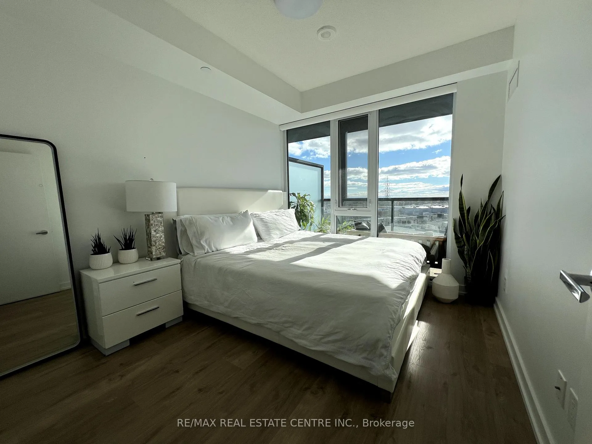 Photo 14 of Unit A703, 3210 Dakota Commons Circle, Burlington, Alton — HOMEH