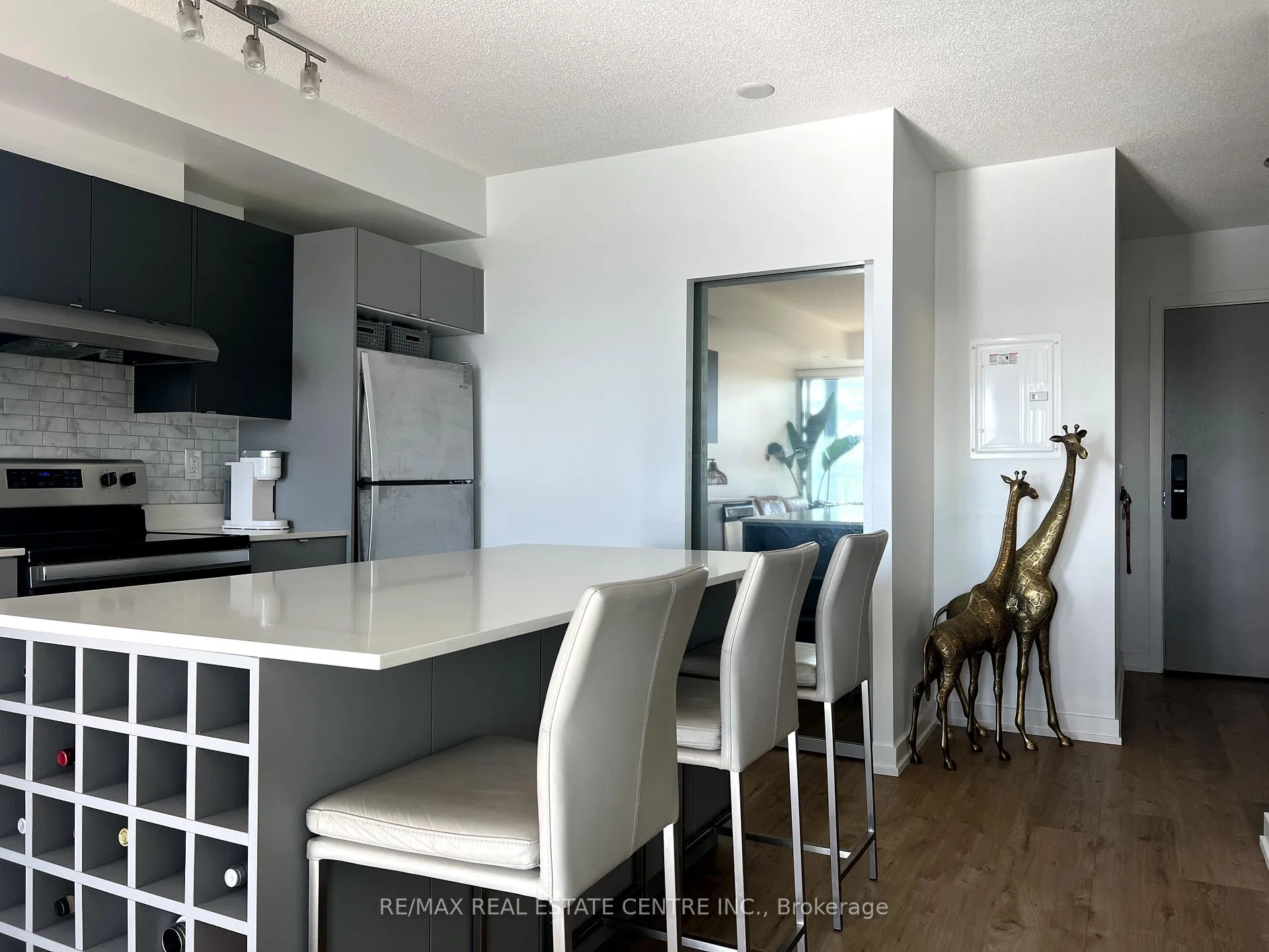 Photo 16 of Unit A703, 3210 Dakota Commons Circle, Burlington, Alton — HOMEH