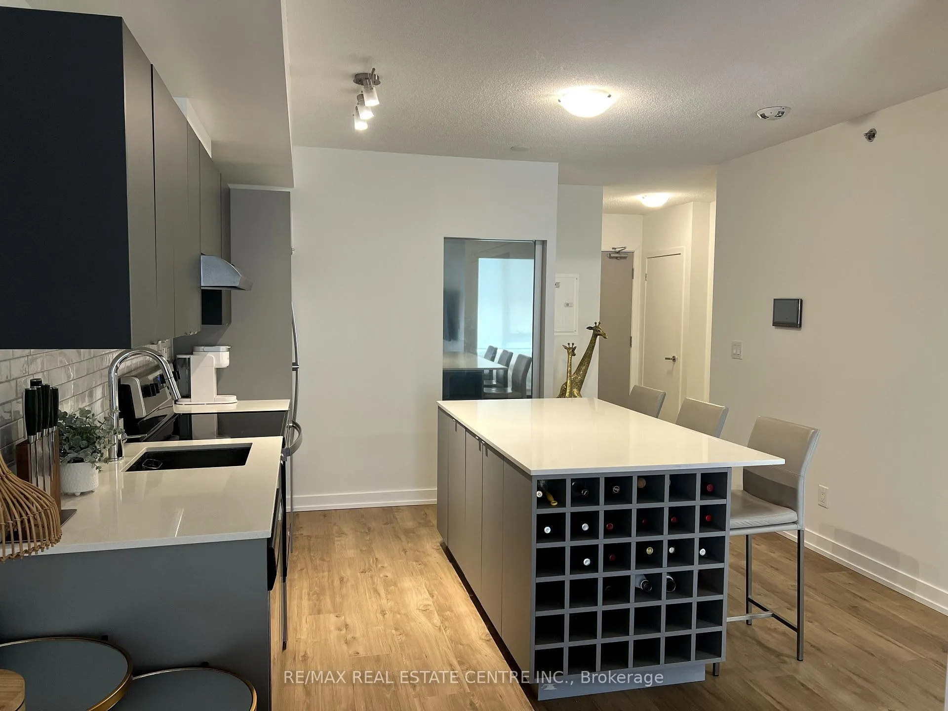 Photo 18 of Unit A703, 3210 Dakota Commons Circle, Burlington, Alton — HOMEH