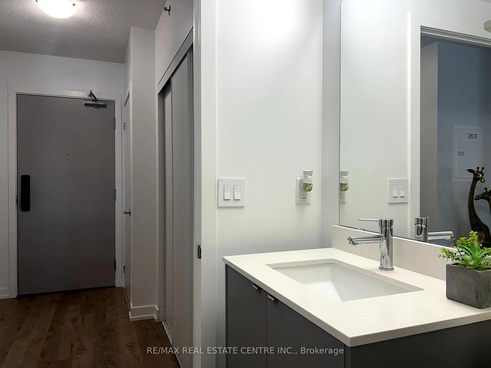Photo 21 of Unit A703, 3210 Dakota Commons Circle, Burlington, Alton — HOMEH