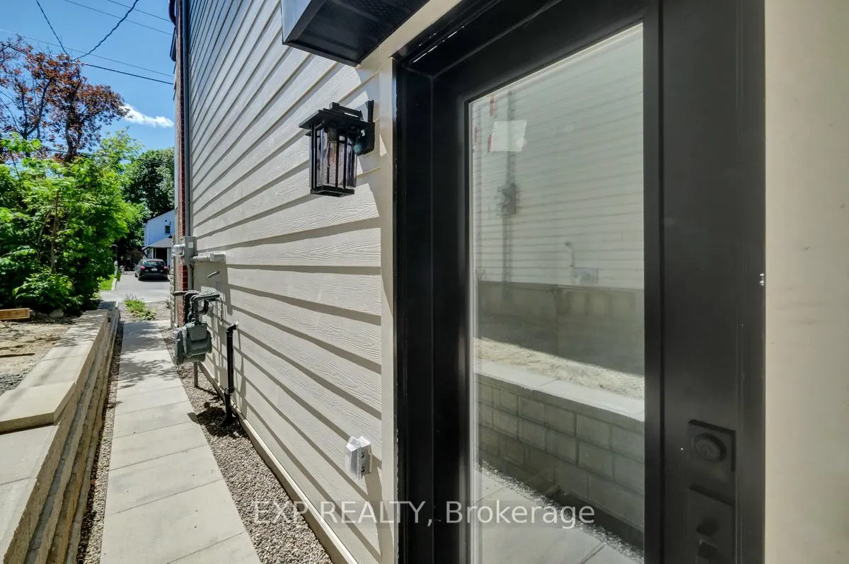 Photo 3 of Unit B, 533 Broadhead Avenue, Ottawa, Westboro/Hampton Park — HOMEH