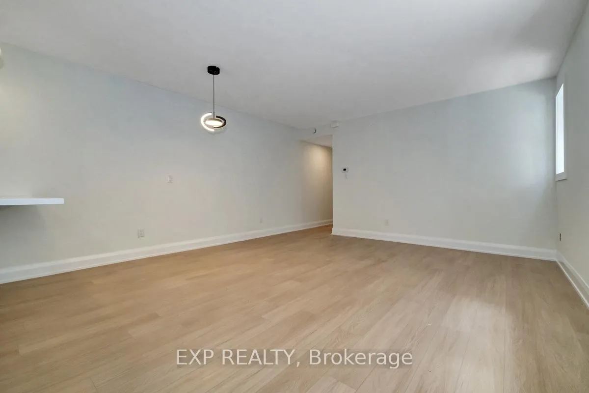 Photo 4 of Unit B, 533 Broadhead Avenue, Ottawa, Westboro/Hampton Park — HOMEH