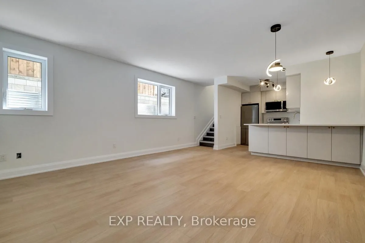 Photo 6 of Unit B, 533 Broadhead Avenue, Ottawa, Westboro/Hampton Park — HOMEH