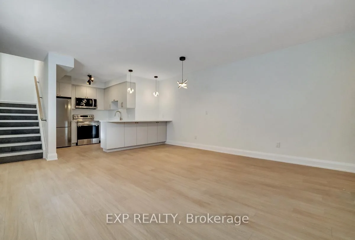 Photo 7 of Unit B, 533 Broadhead Avenue, Ottawa, Westboro/Hampton Park — HOMEH