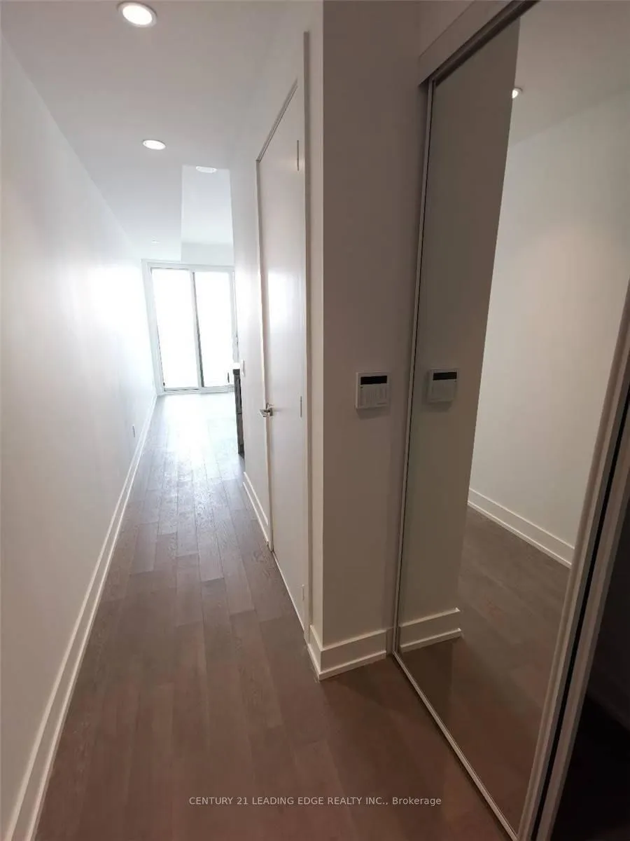 Photo 2 of Unit 2012, 7 Grenville Street, Toronto, Bay Street Corridor — HOMEH
