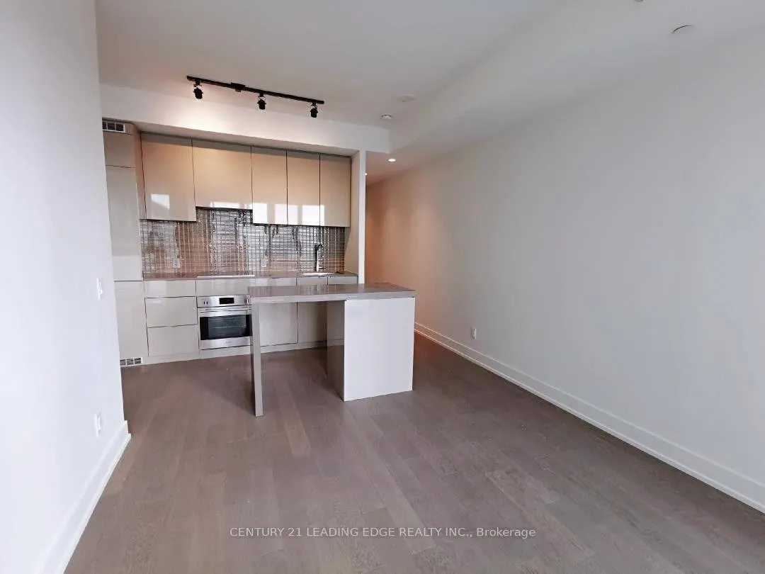 Photo 4 of Unit 2012, 7 Grenville Street, Toronto, Bay Street Corridor — HOMEH