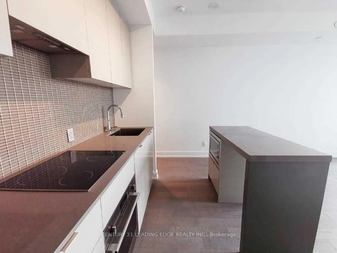 Photo 5 of Unit 2012, 7 Grenville Street, Toronto, Bay Street Corridor — HOMEH