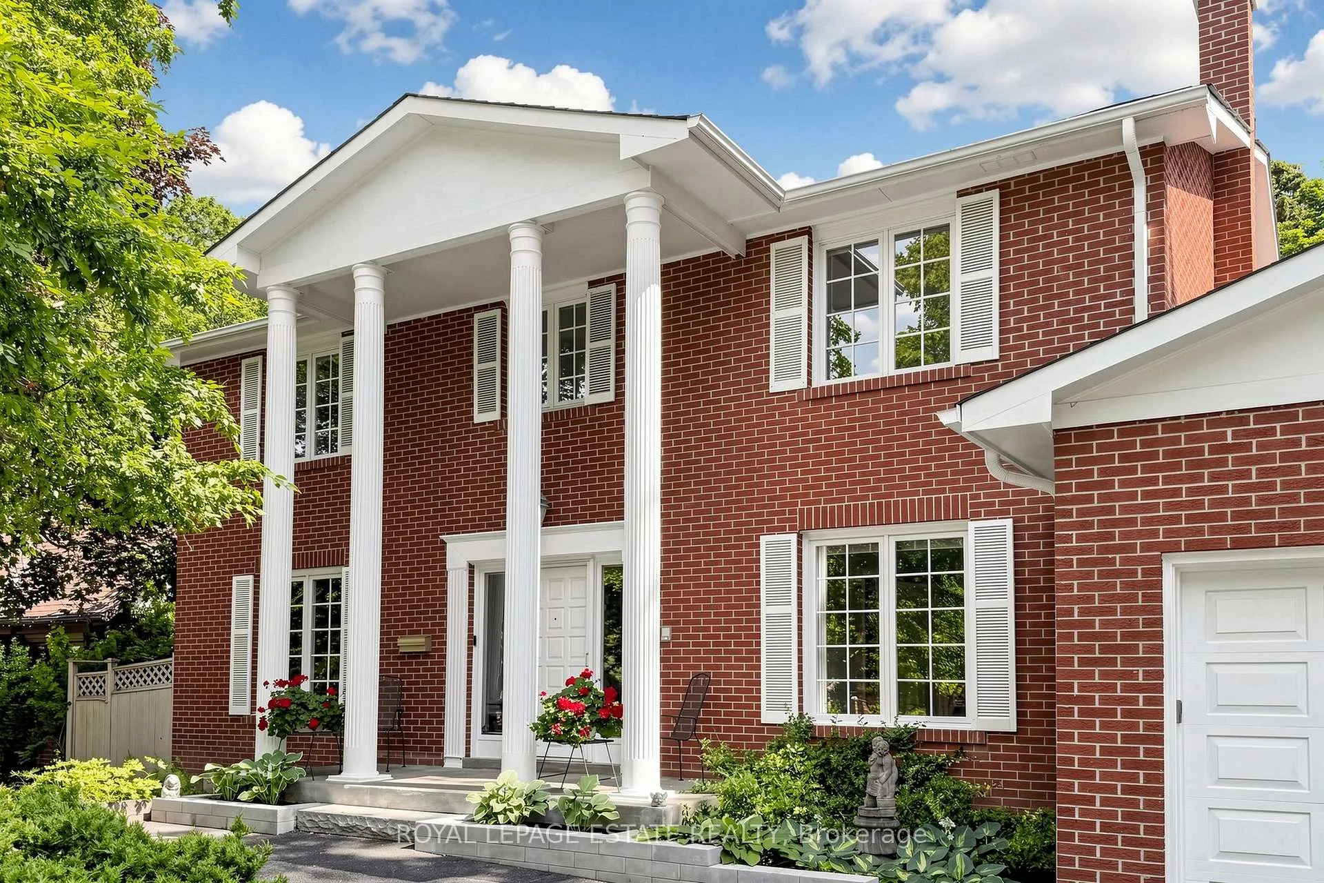 Photo 2 of 64 Hemingway Crescent, Markham, Unionville — HOMEH