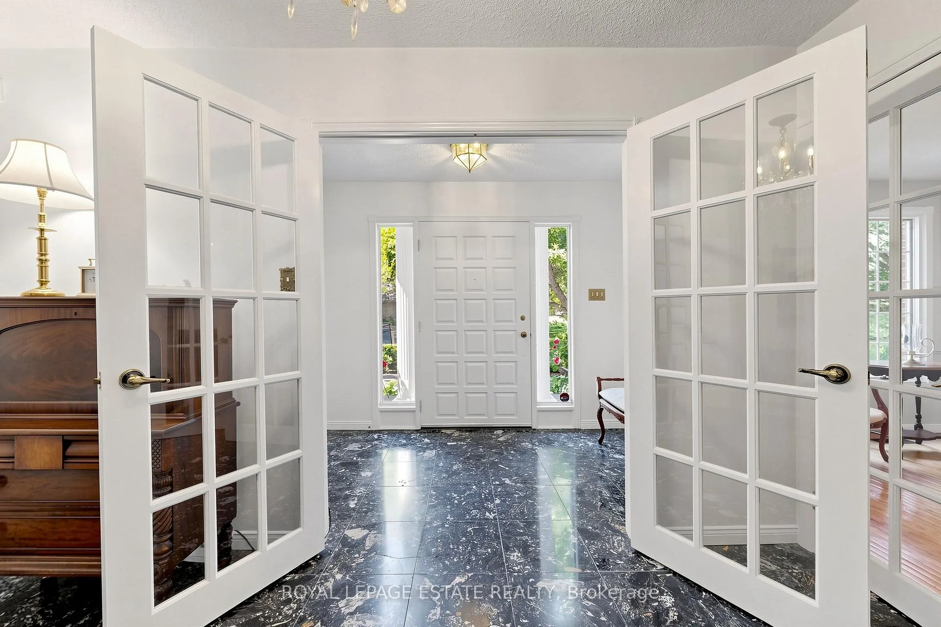 Photo 3 of 64 Hemingway Crescent, Markham, Unionville — HOMEH