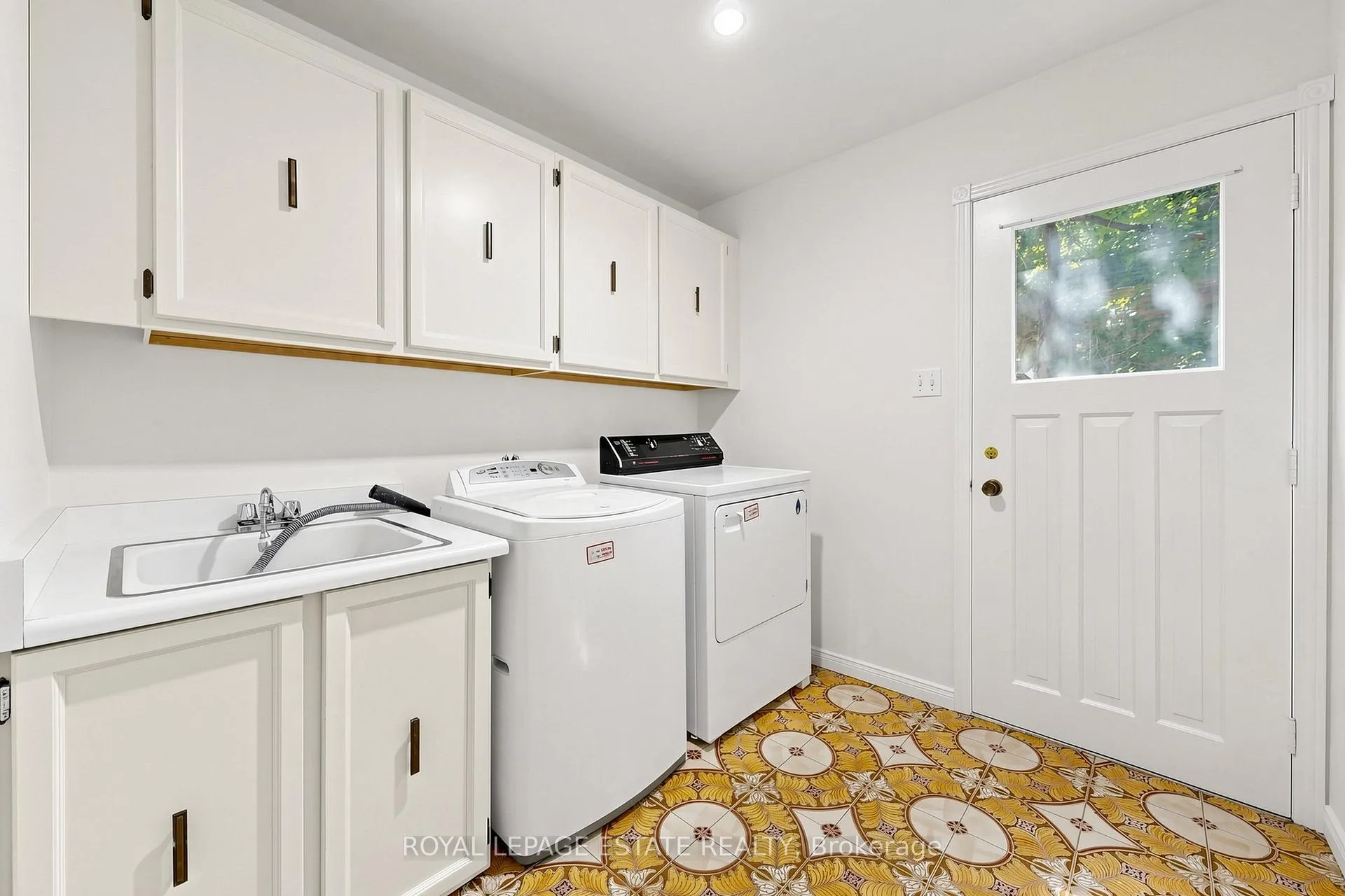 Photo 14 of 64 Hemingway Crescent, Markham, Unionville — HOMEH