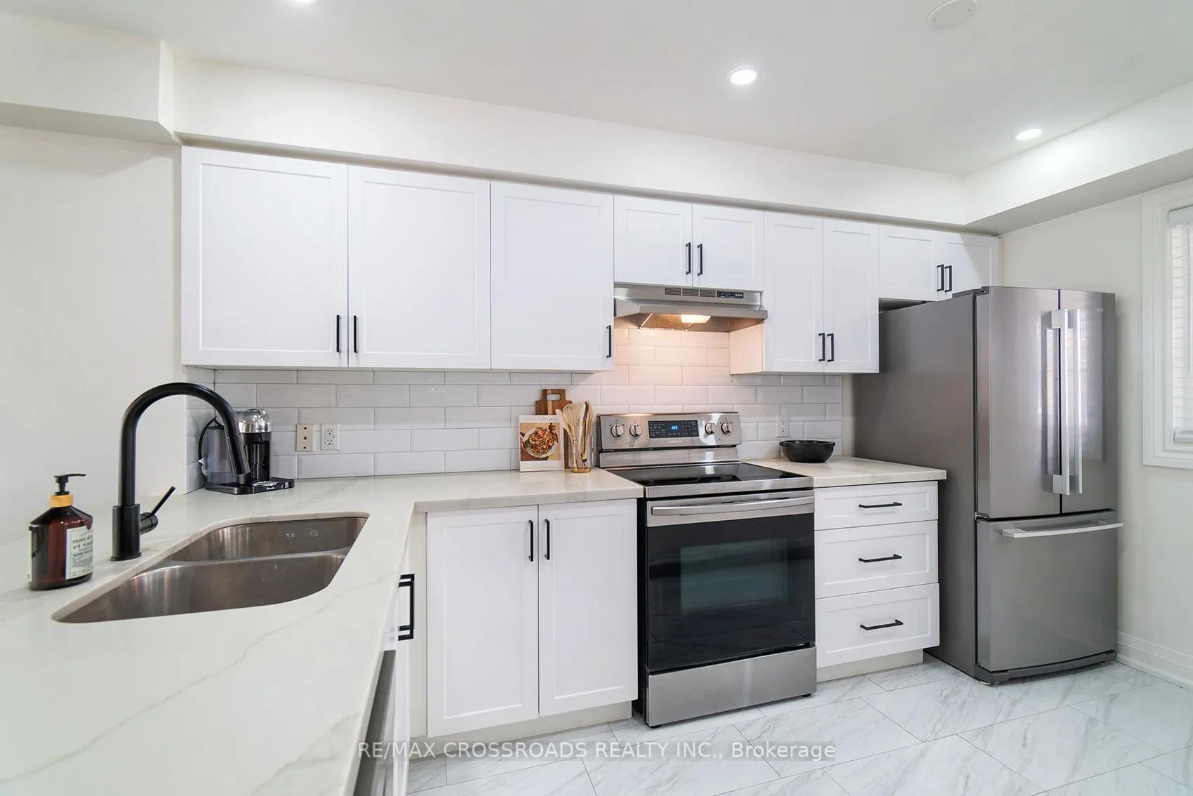 Photo 9 of 35 Torr Lane, Ajax, Central — HOMEH