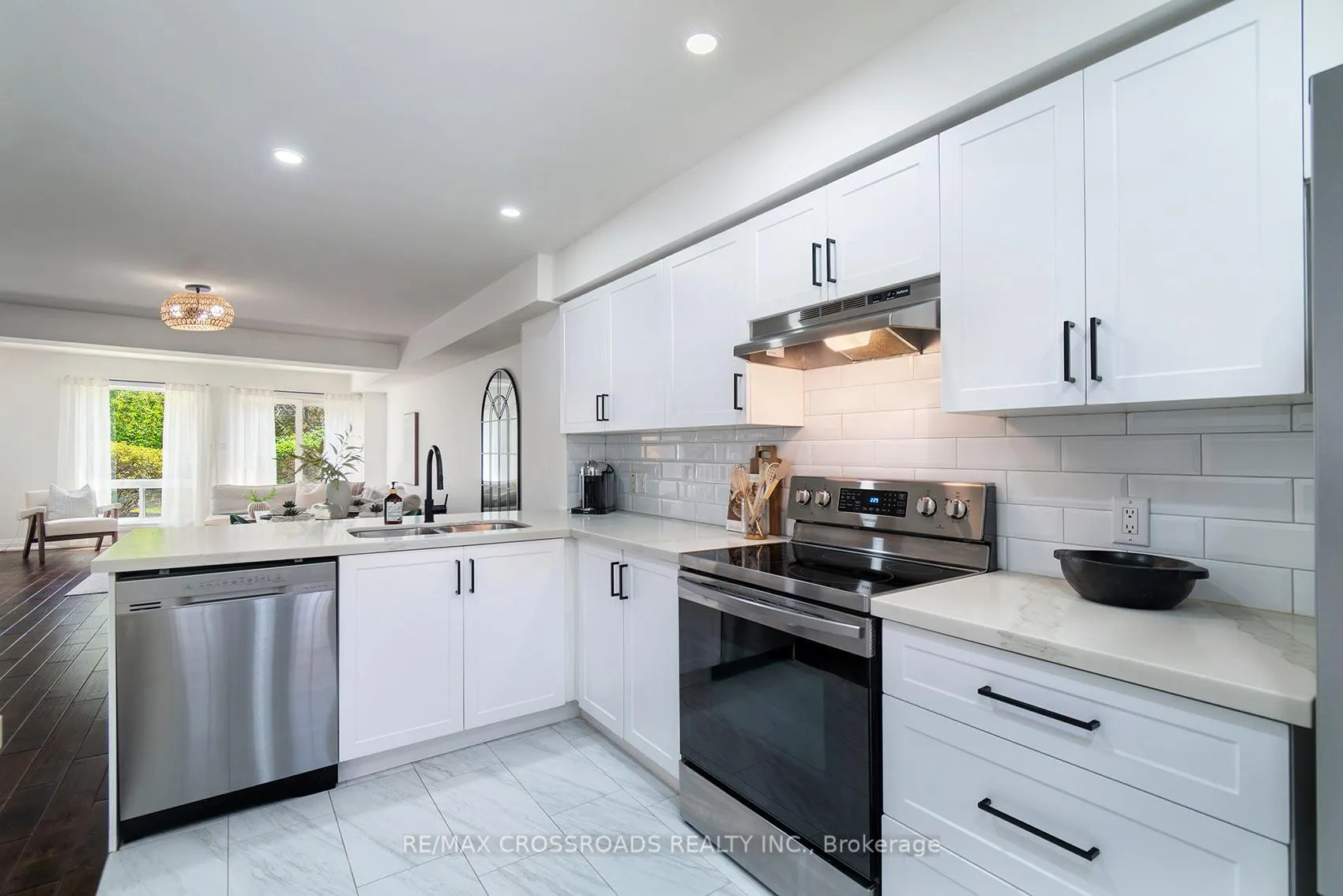 Photo 12 of 35 Torr Lane, Ajax, Central — HOMEH
