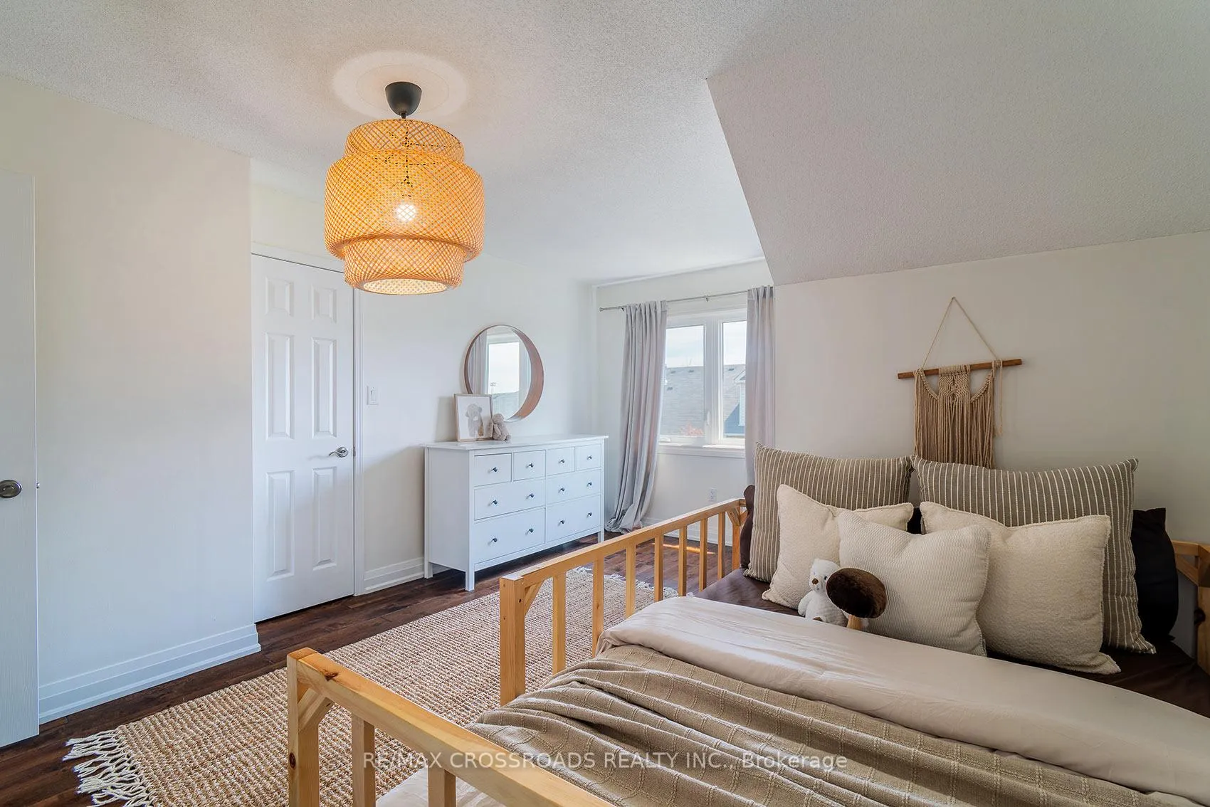 Photo 29 of 35 Torr Lane, Ajax, Central — HOMEH