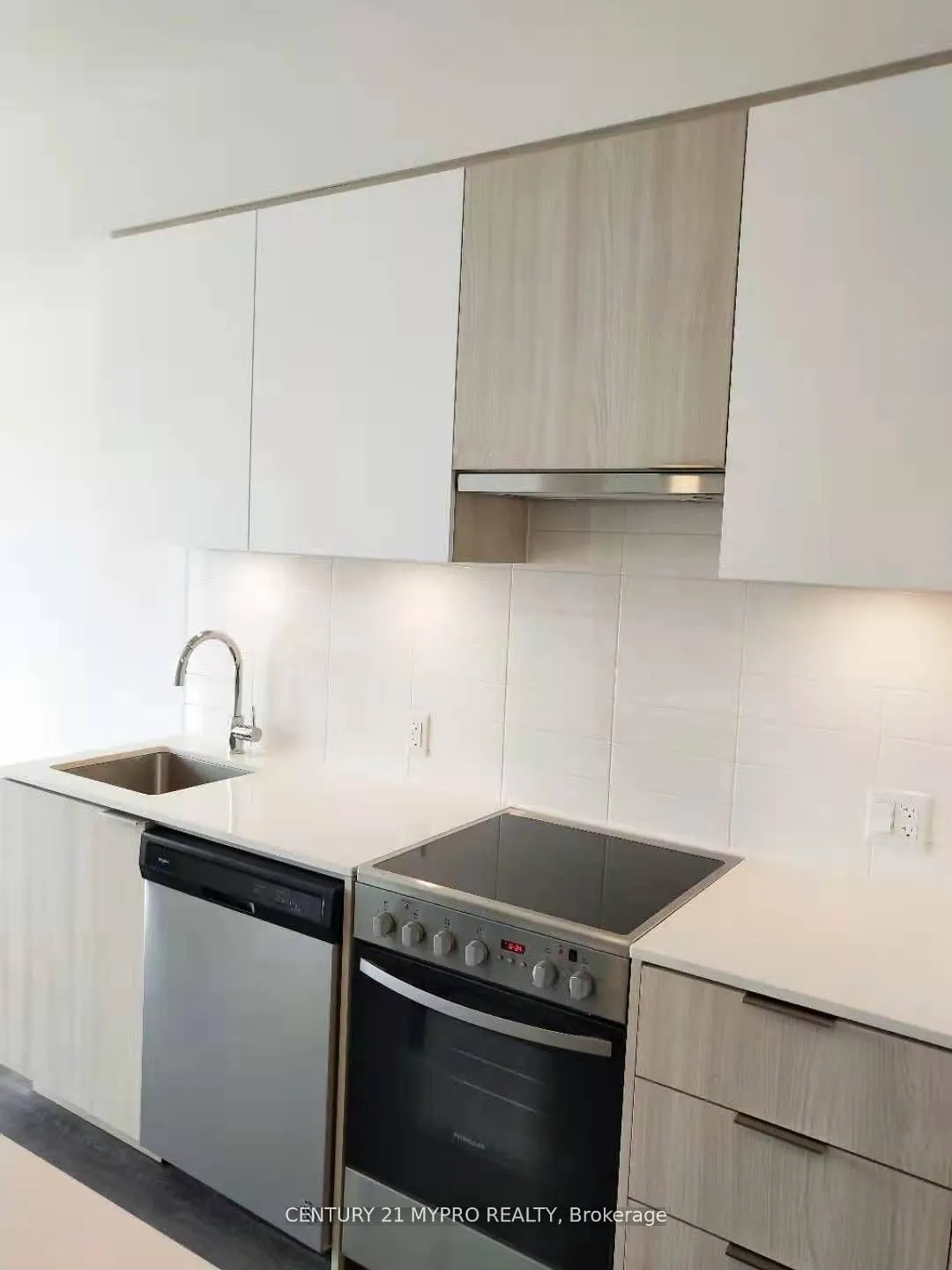 Photo 5 of Unit 2009, 203 College Street, Toronto, Kensington-Chinatown — HOMEH