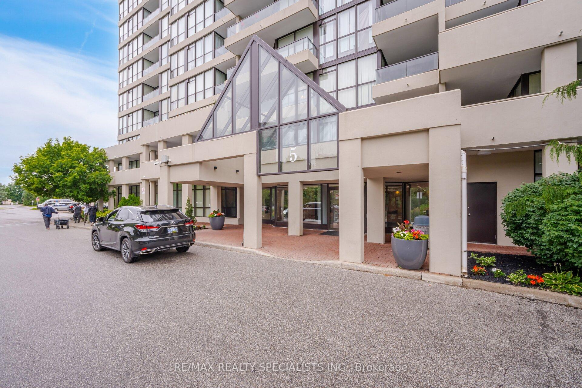 Photo 3 of Unit 805, 5 Rowntree Road N, Etobicoke, Mount Olive-Silverstone-Jamestown — HOMEH