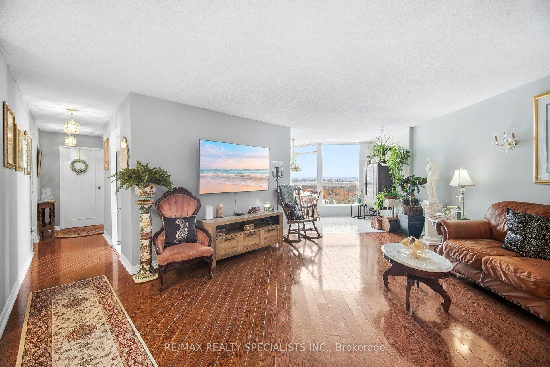 Photo 9 of Unit 805, 5 Rowntree Road N, Etobicoke, Mount Olive-Silverstone-Jamestown — HOMEH
