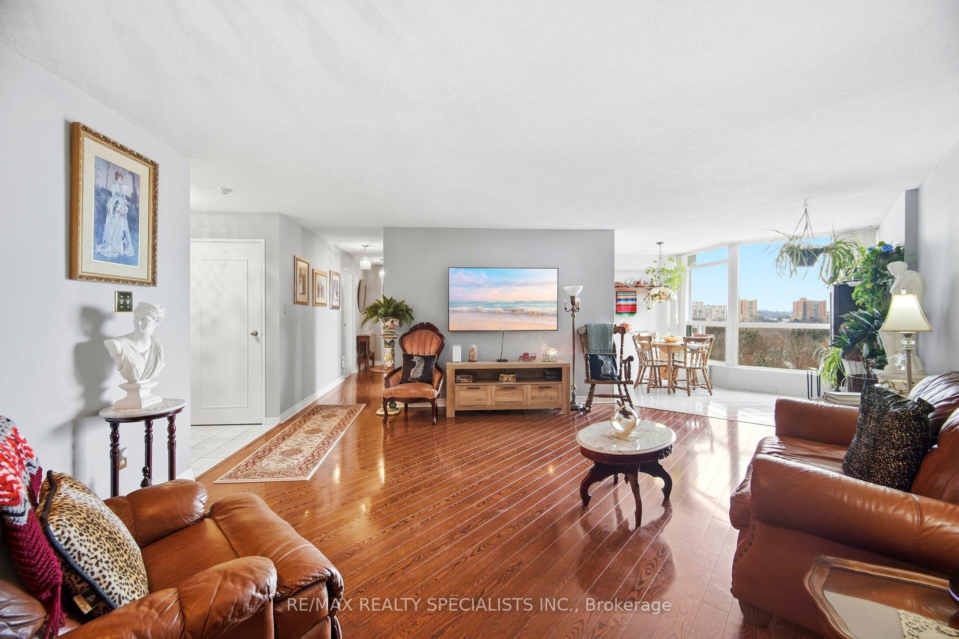 Photo 10 of Unit 805, 5 Rowntree Road N, Etobicoke, Mount Olive-Silverstone-Jamestown — HOMEH