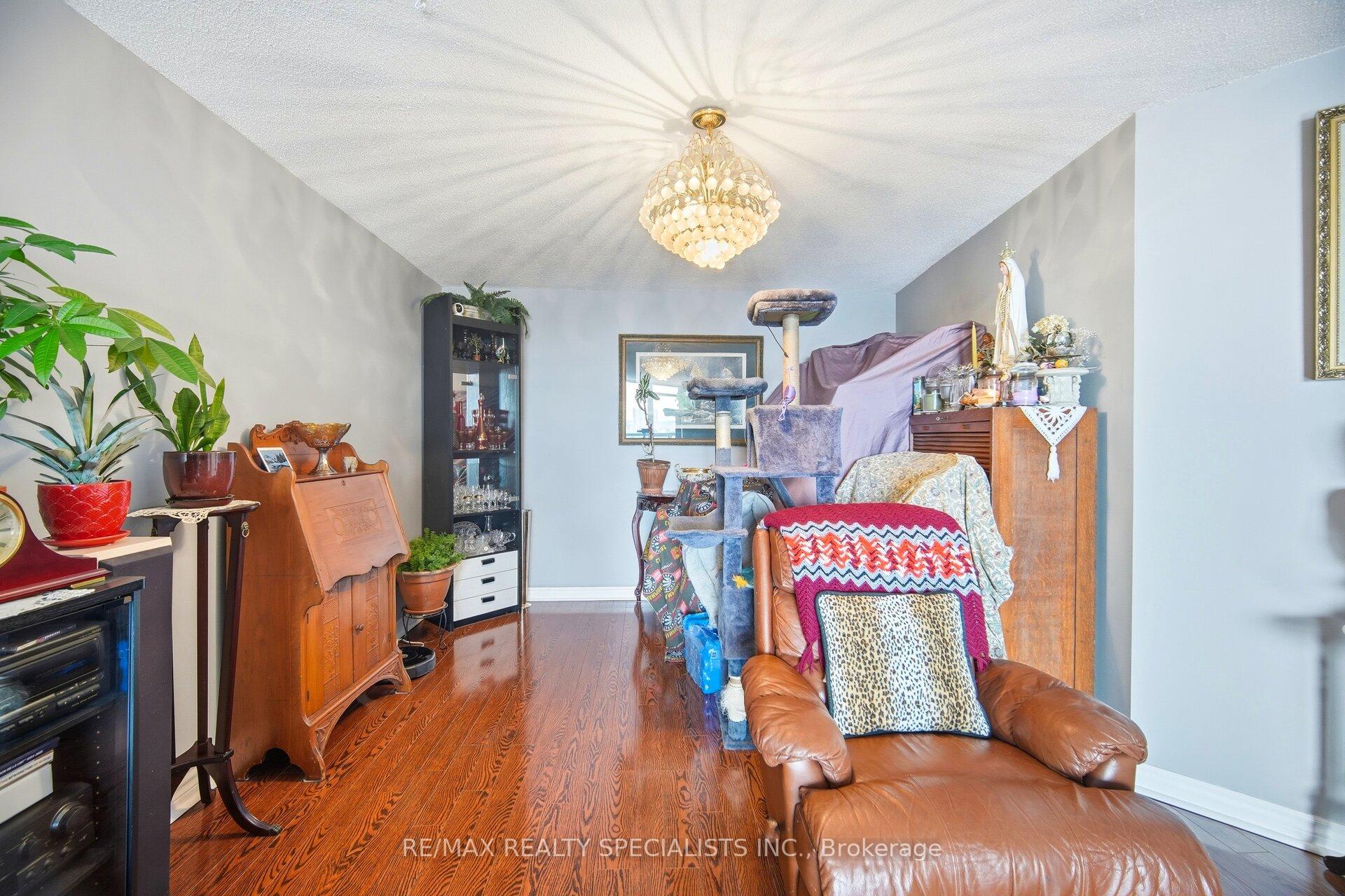 Photo 12 of Unit 805, 5 Rowntree Road N, Etobicoke, Mount Olive-Silverstone-Jamestown — HOMEH