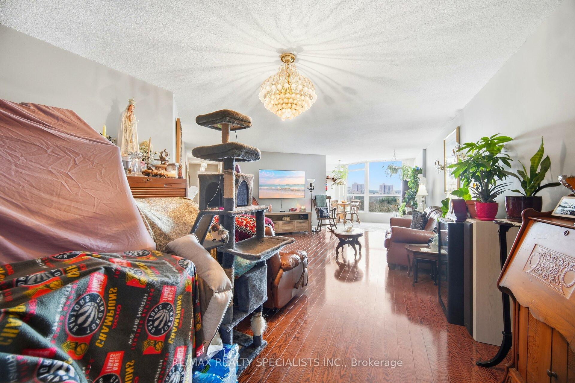 Photo 13 of Unit 805, 5 Rowntree Road N, Etobicoke, Mount Olive-Silverstone-Jamestown — HOMEH