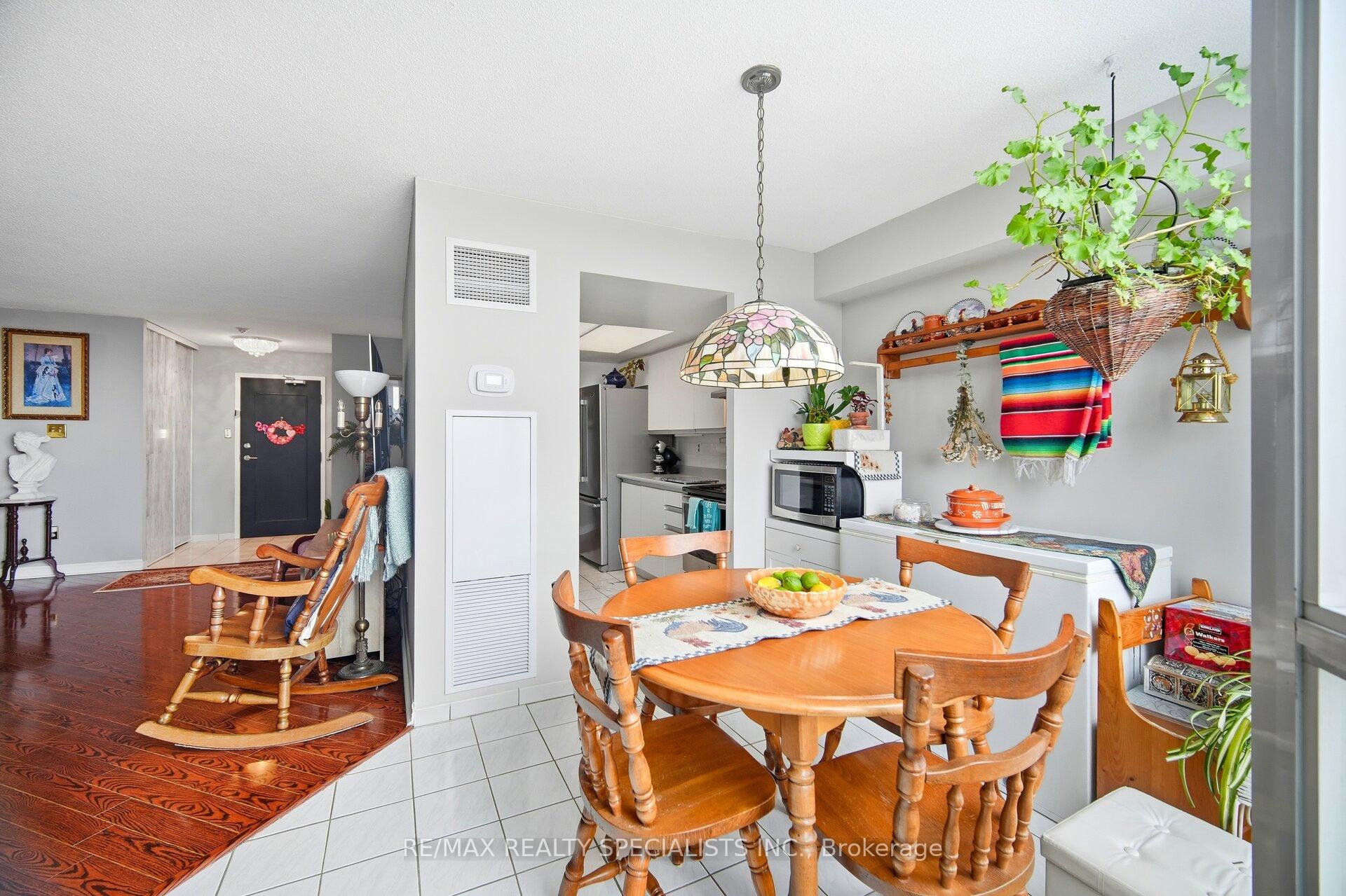 Photo 16 of Unit 805, 5 Rowntree Road N, Etobicoke, Mount Olive-Silverstone-Jamestown — HOMEH