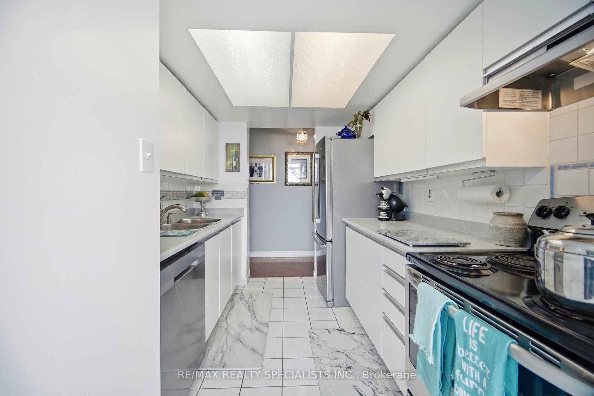 Photo 17 of Unit 805, 5 Rowntree Road N, Etobicoke, Mount Olive-Silverstone-Jamestown — HOMEH