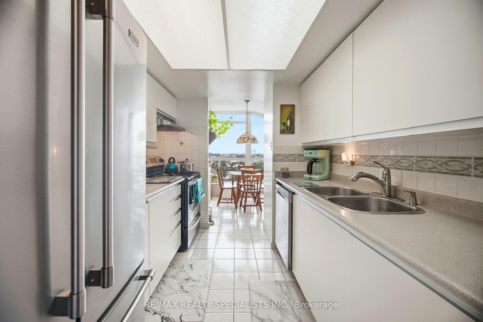Photo 18 of Unit 805, 5 Rowntree Road N, Etobicoke, Mount Olive-Silverstone-Jamestown — HOMEH
