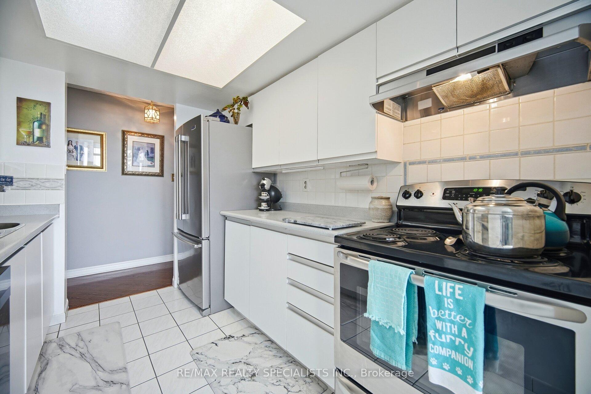 Photo 19 of Unit 805, 5 Rowntree Road N, Etobicoke, Mount Olive-Silverstone-Jamestown — HOMEH