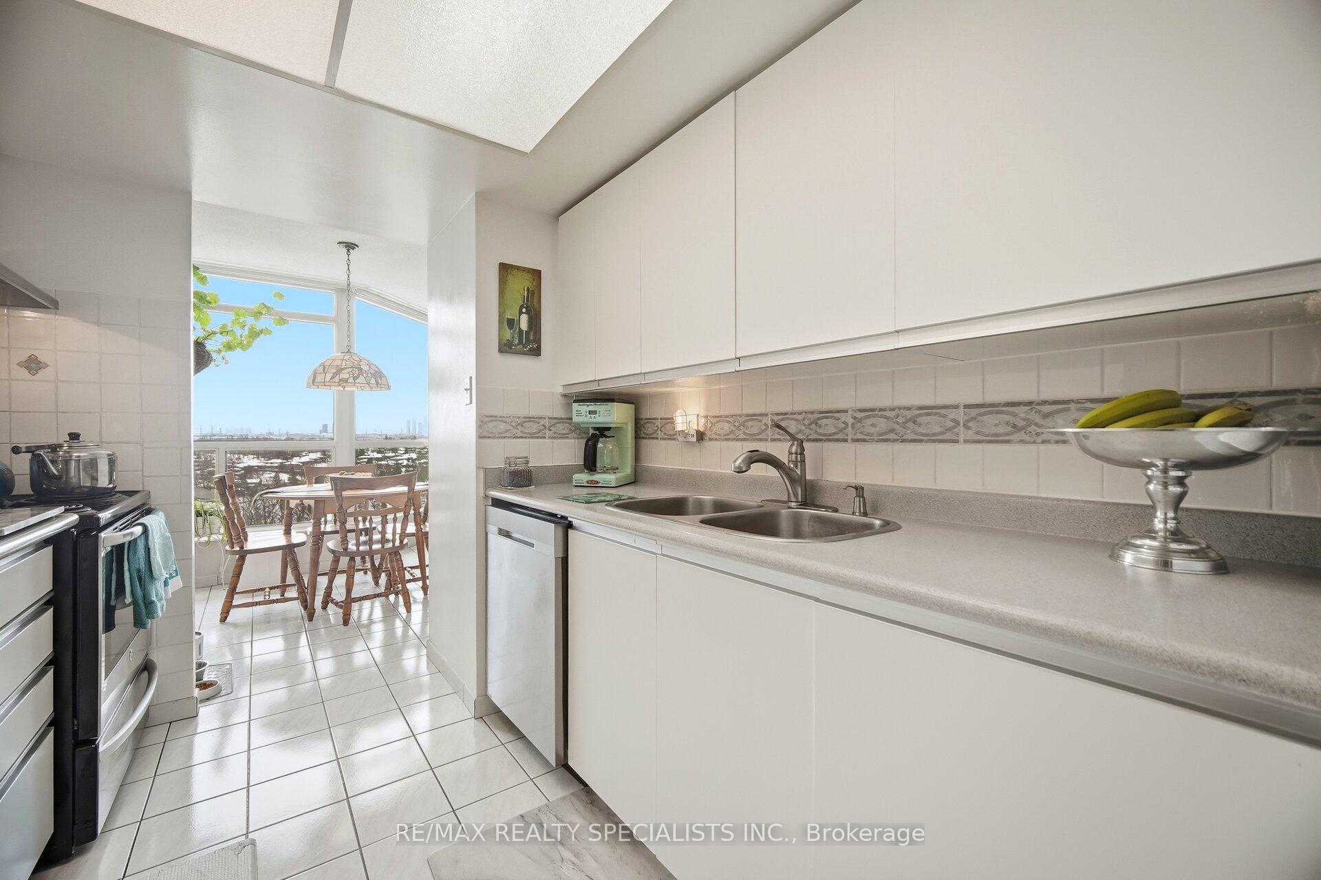 Photo 20 of Unit 805, 5 Rowntree Road N, Etobicoke, Mount Olive-Silverstone-Jamestown — HOMEH
