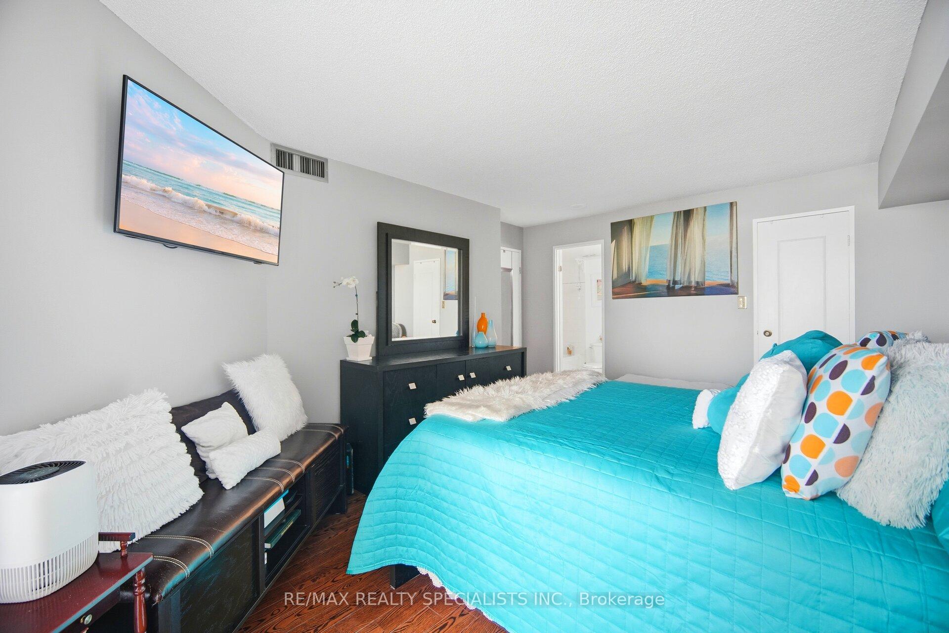 Photo 25 of Unit 805, 5 Rowntree Road N, Etobicoke, Mount Olive-Silverstone-Jamestown — HOMEH