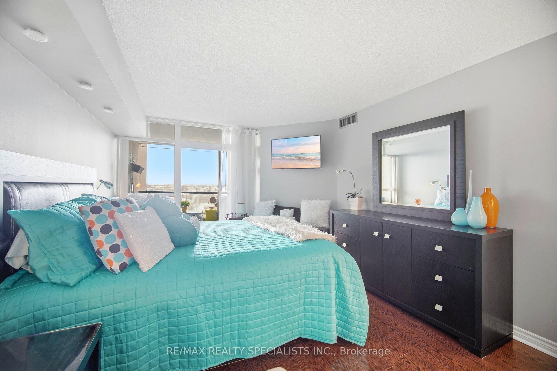 Photo 26 of Unit 805, 5 Rowntree Road N, Etobicoke, Mount Olive-Silverstone-Jamestown — HOMEH