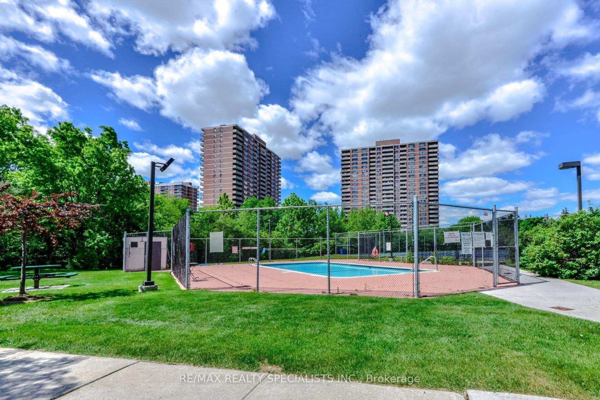 Photo 42 of Unit 805, 5 Rowntree Road N, Etobicoke, Mount Olive-Silverstone-Jamestown — HOMEH