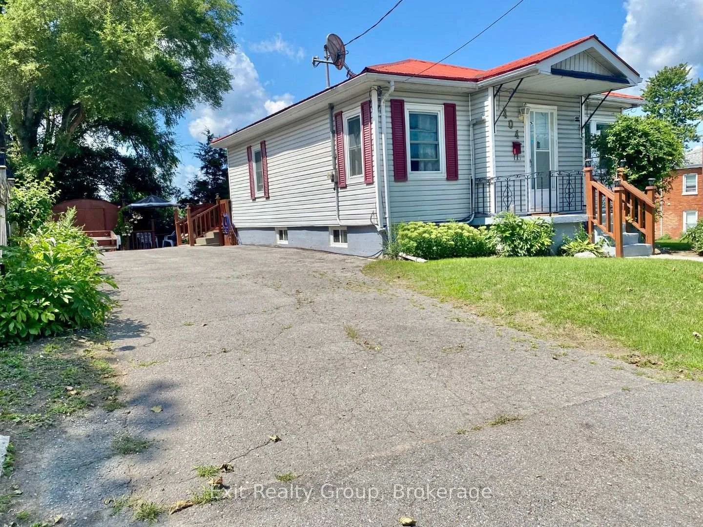 Photo 1 of 404 Bleecker Avenue, Belleville, Belleville Ward — HOMEH