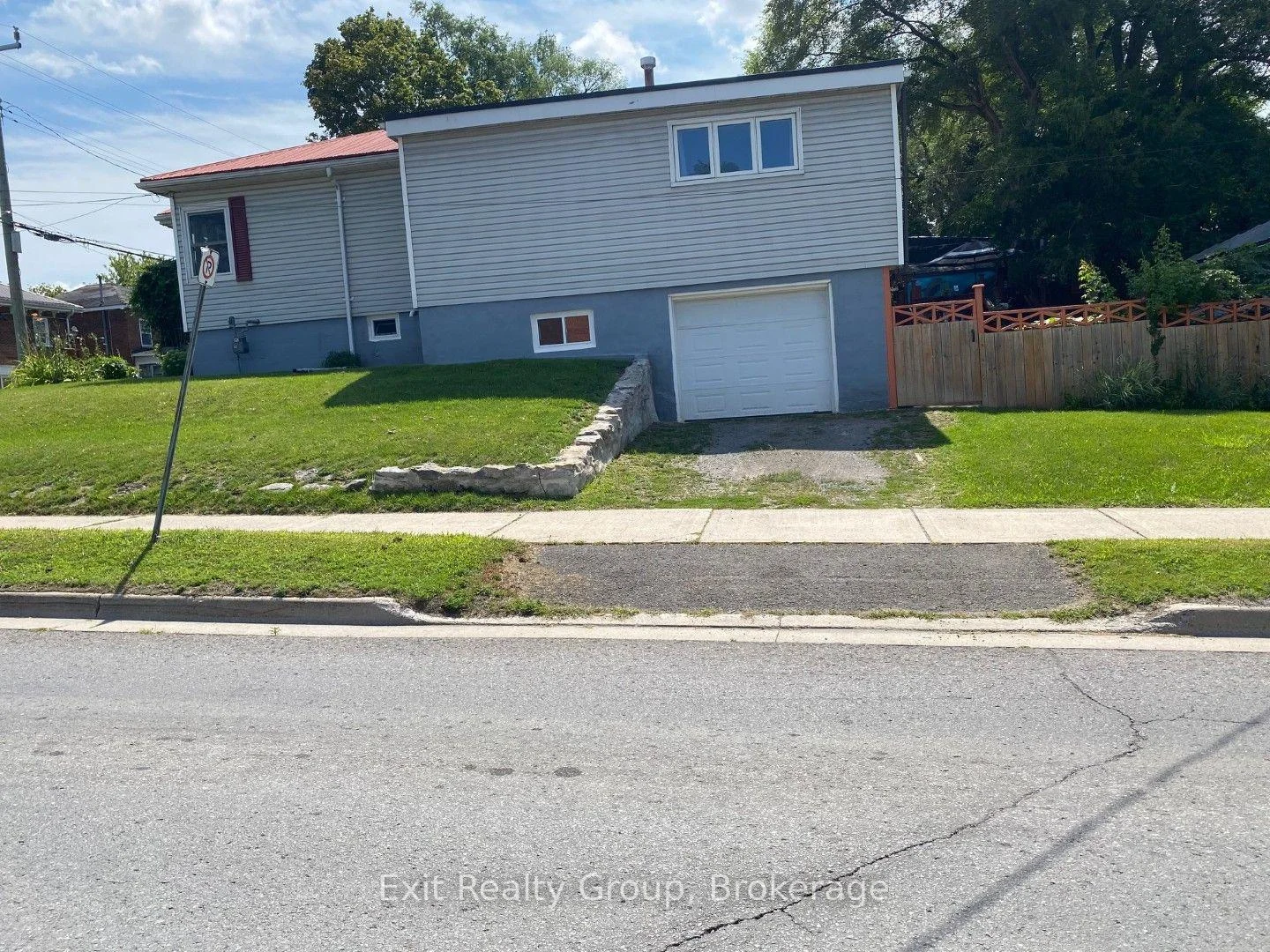 Photo 13 of 404 Bleecker Avenue, Belleville, Belleville Ward — HOMEH