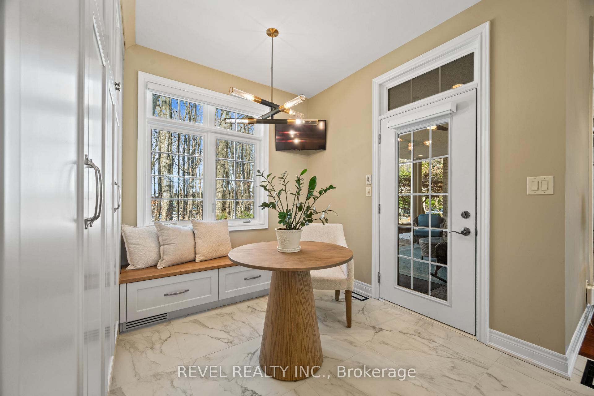 Photo 12 of 15 Mansfield Drive, Pelham, Fenwick — HOMEH