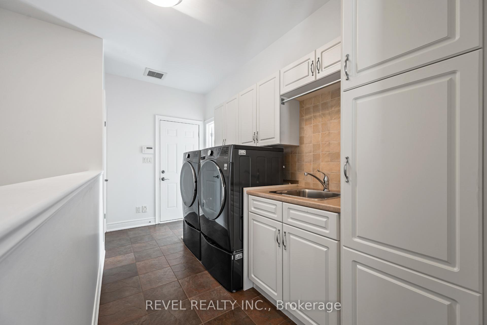 Photo 21 of 15 Mansfield Drive, Pelham, Fenwick — HOMEH