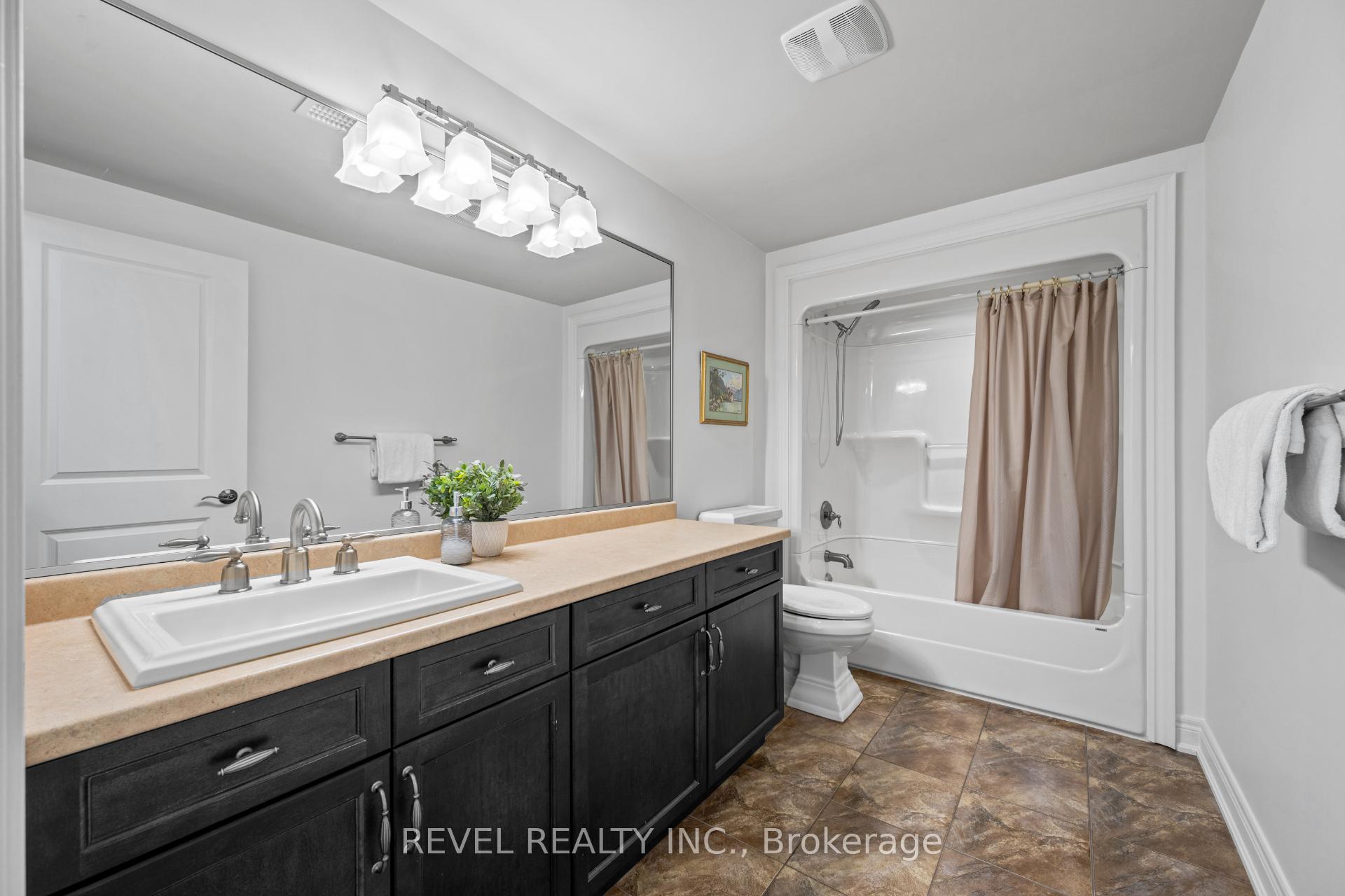 Photo 29 of 15 Mansfield Drive, Pelham, Fenwick — HOMEH