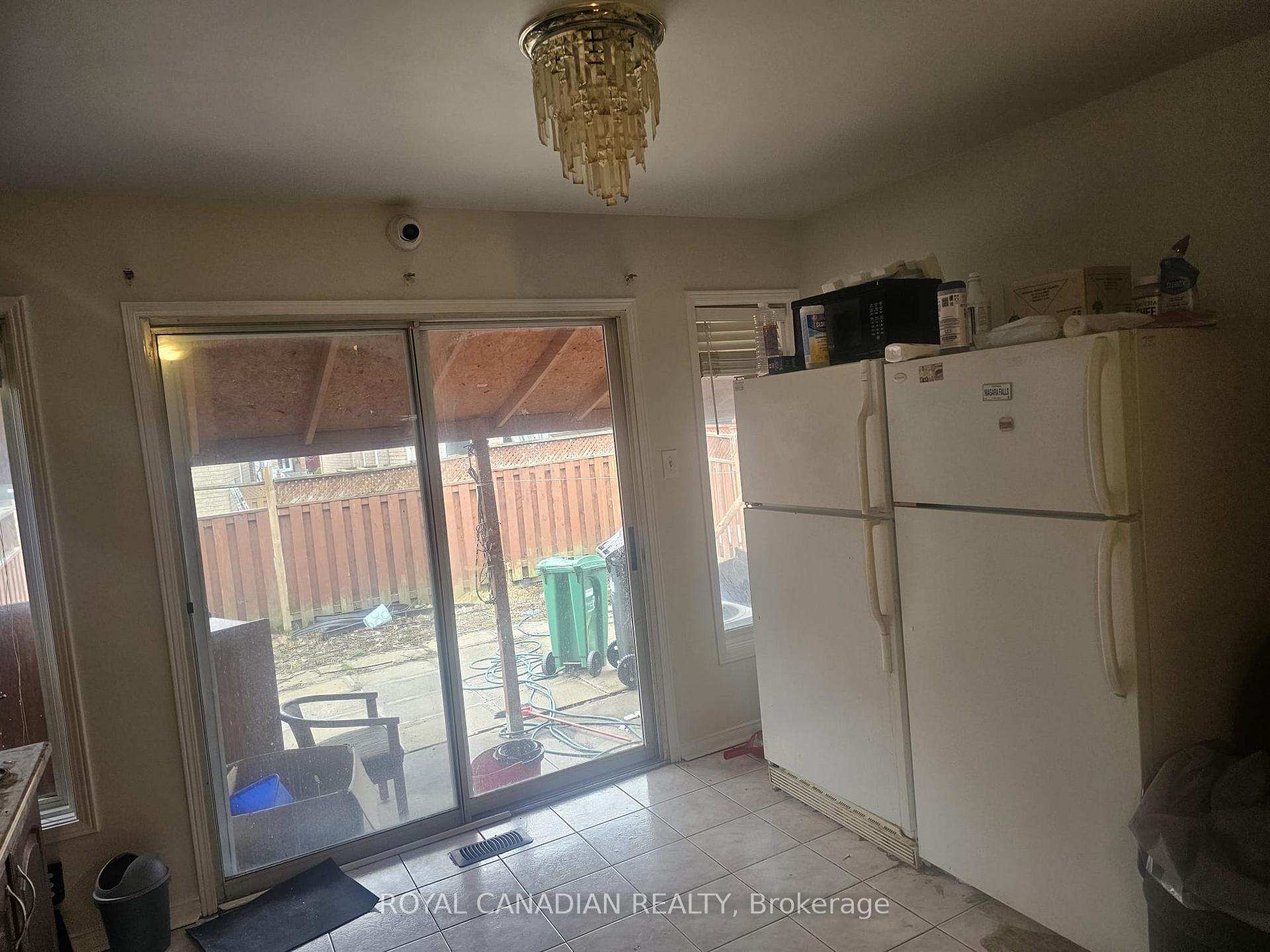 Photo 3 of 112 Lauraglen Crescent, Brampton, Fletcher's Creek South — HOMEH