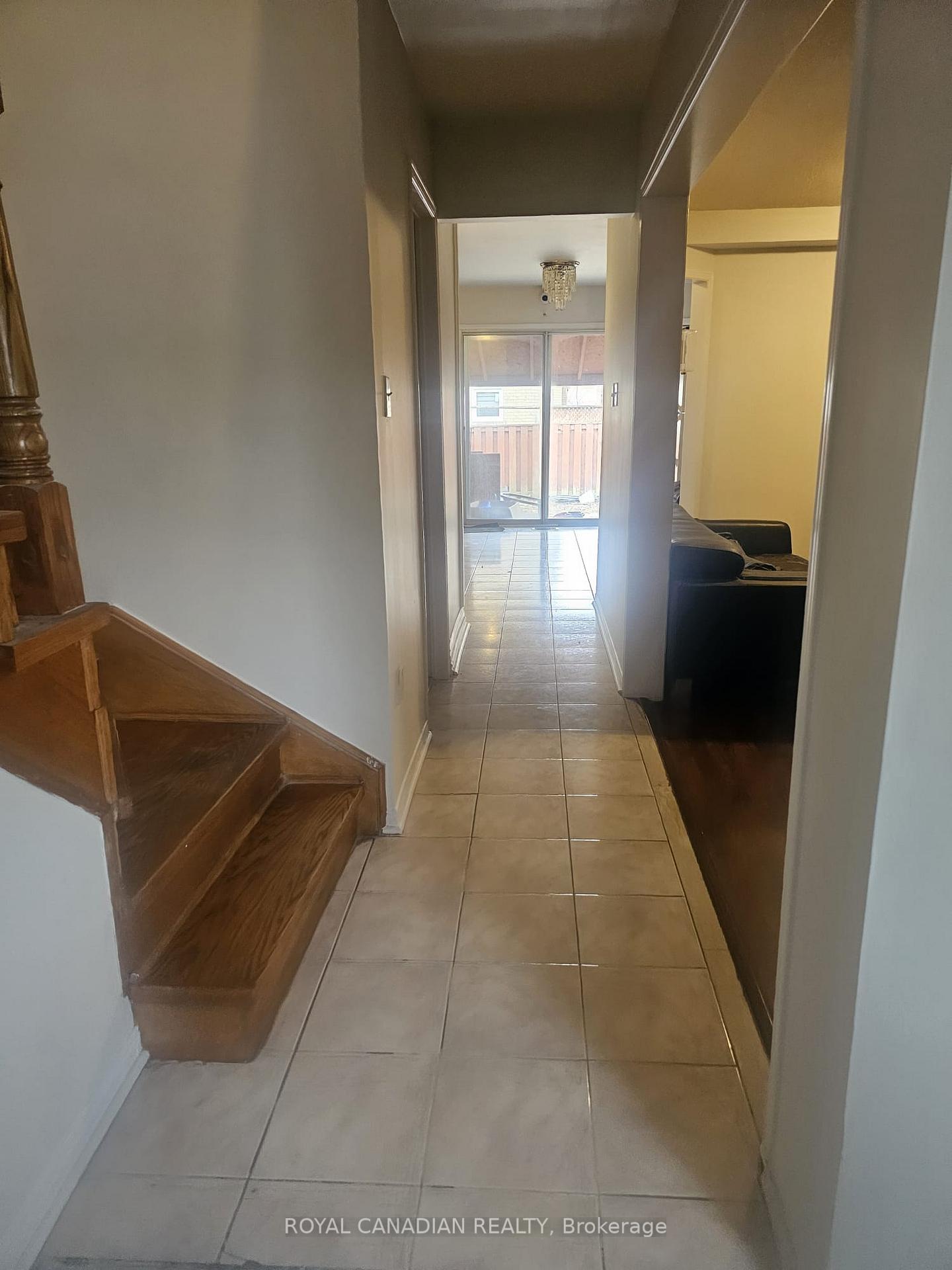 Photo 10 of 112 Lauraglen Crescent, Brampton, Fletcher's Creek South — HOMEH