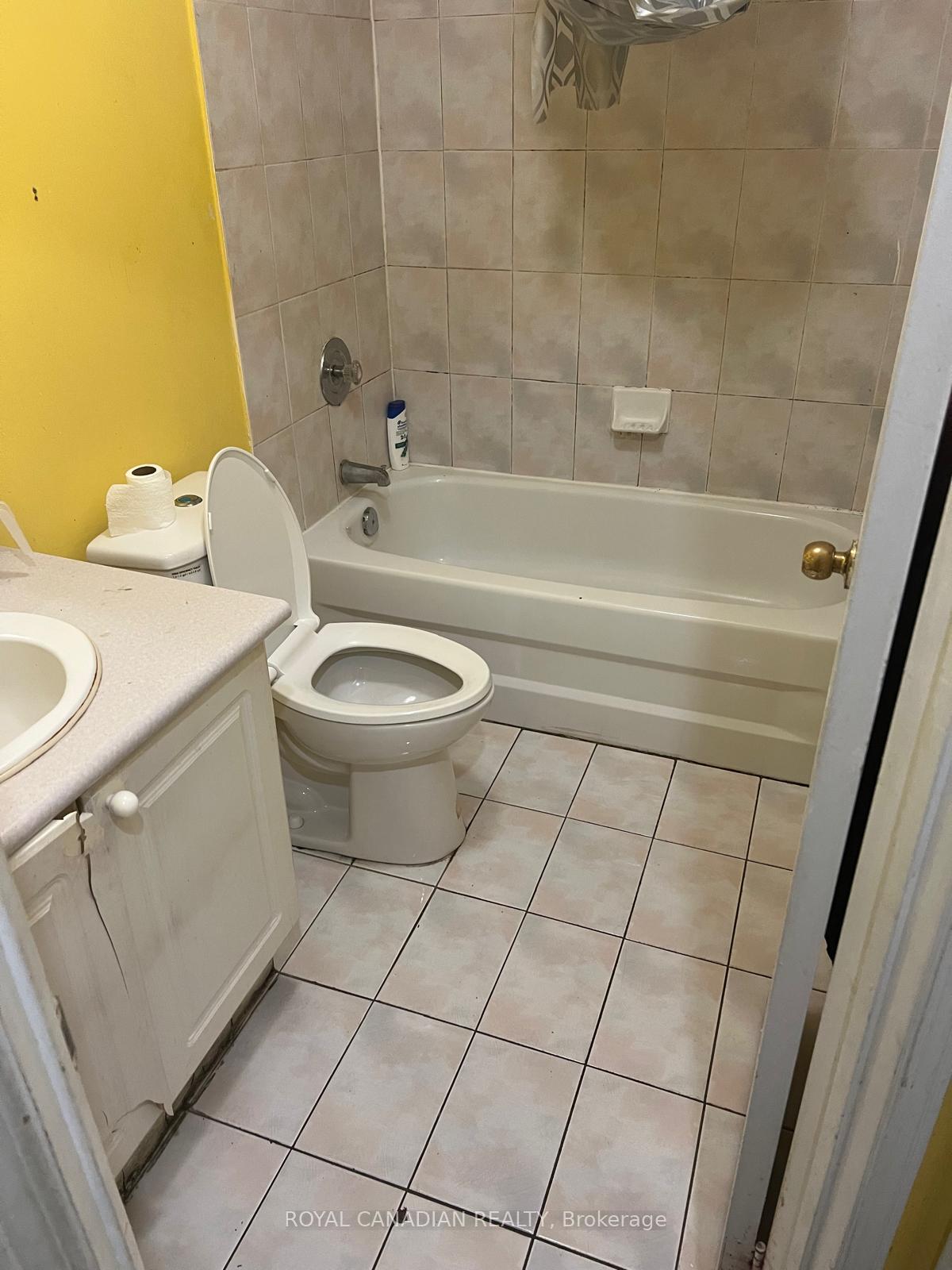 Photo 15 of 112 Lauraglen Crescent, Brampton, Fletcher's Creek South — HOMEH