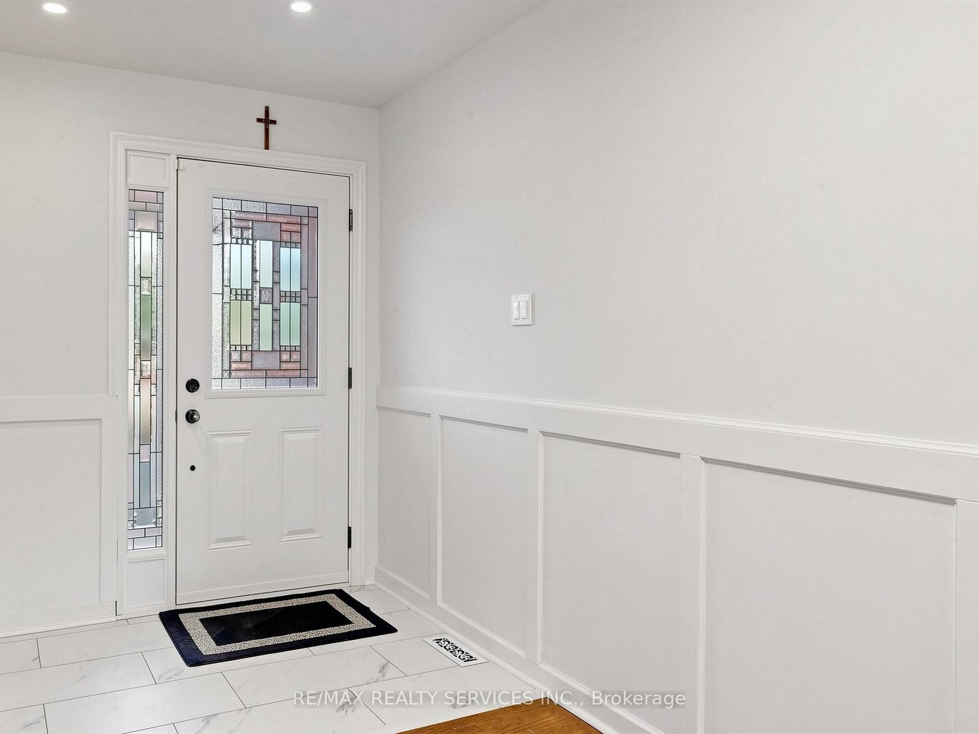 Photo 4 of 30 Mcgillivary Crescent, Brampton, Central Park — HOMEH