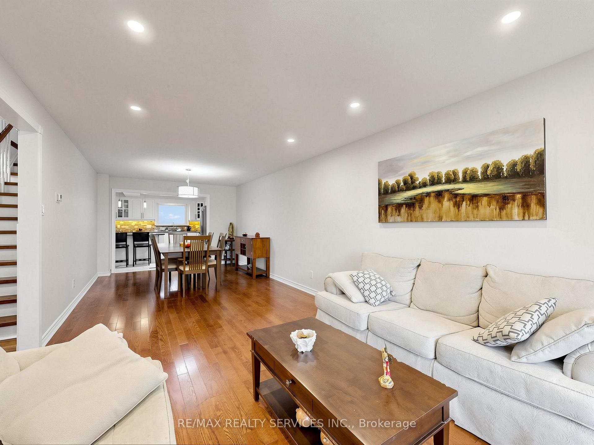 Photo 6 of 30 Mcgillivary Crescent, Brampton, Central Park — HOMEH