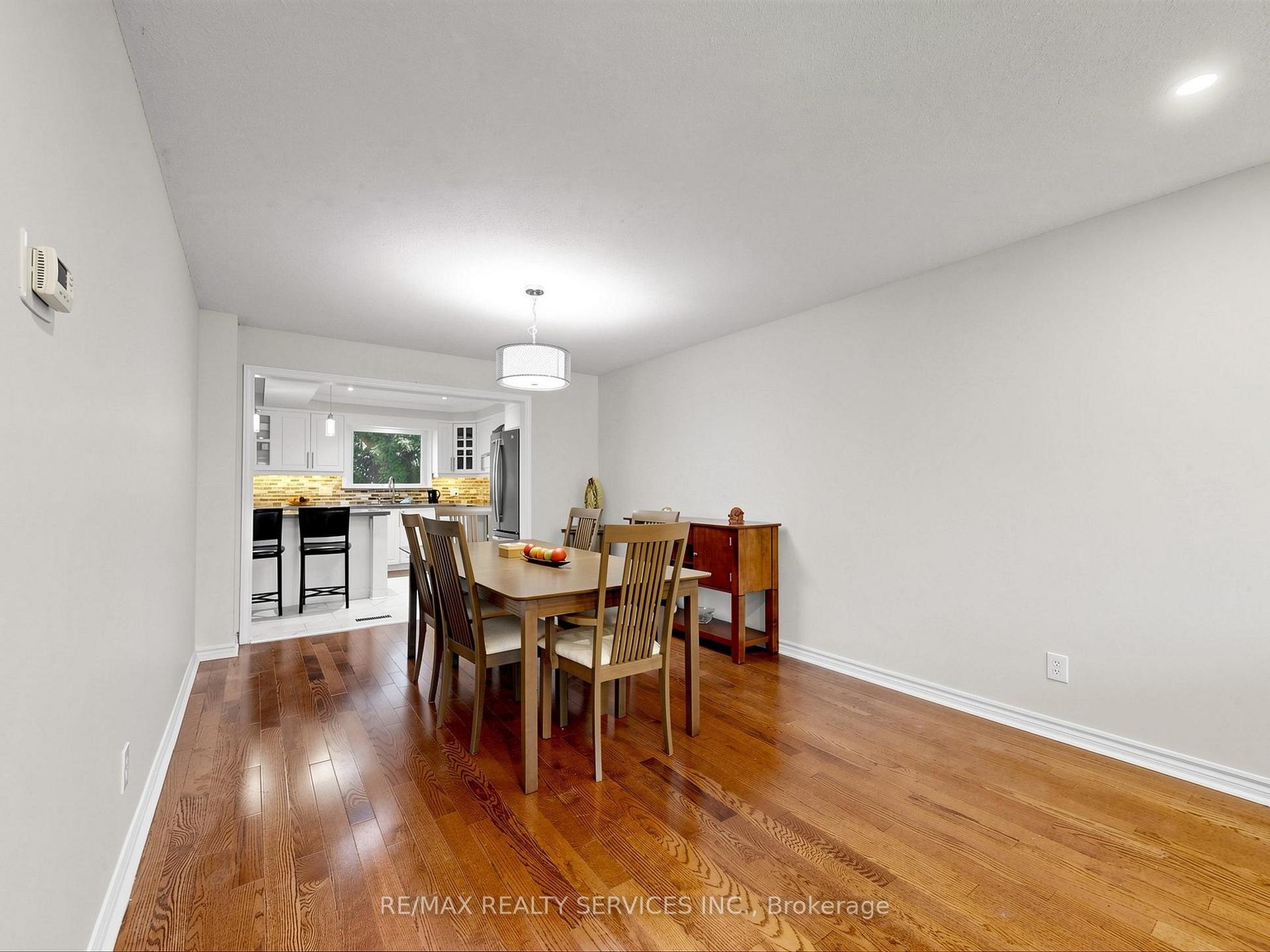 Photo 8 of 30 Mcgillivary Crescent, Brampton, Central Park — HOMEH