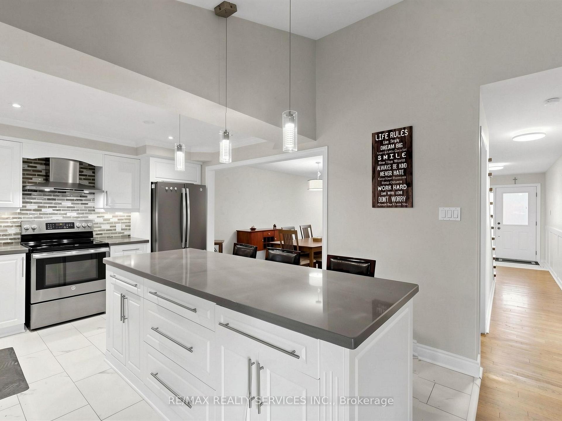 Photo 12 of 30 Mcgillivary Crescent, Brampton, Central Park — HOMEH
