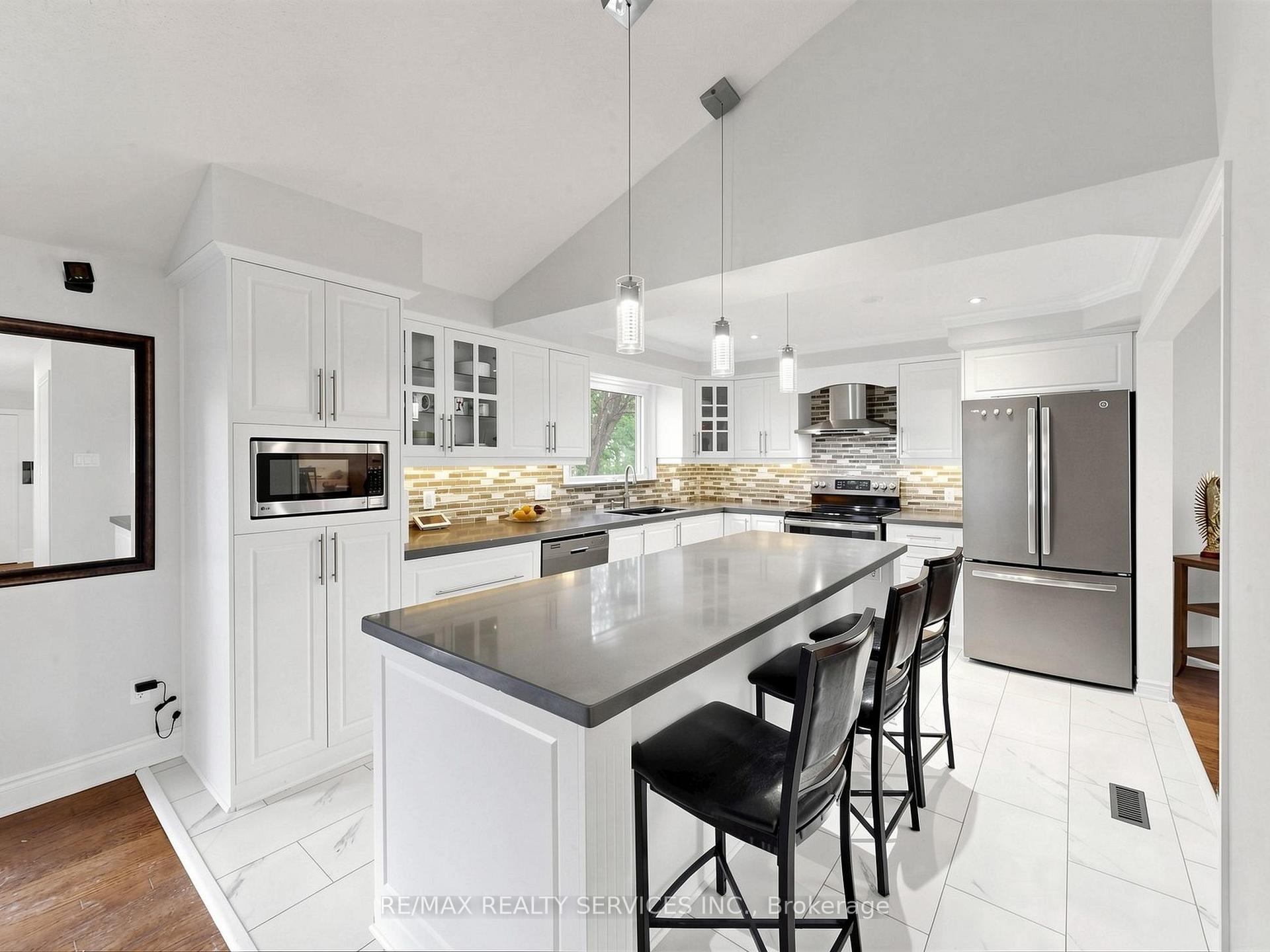 Photo 14 of 30 Mcgillivary Crescent, Brampton, Central Park — HOMEH
