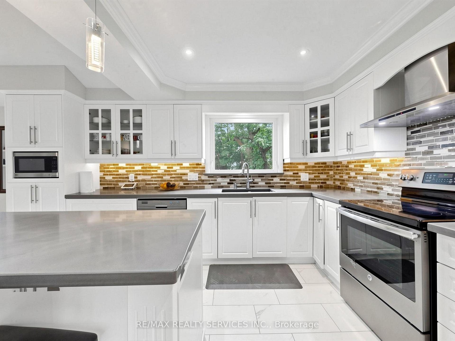 Photo 15 of 30 Mcgillivary Crescent, Brampton, Central Park — HOMEH