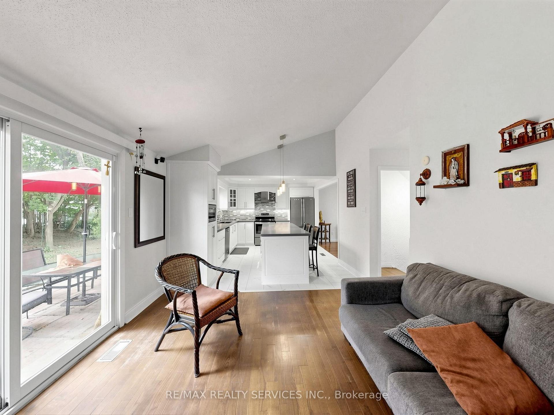 Photo 18 of 30 Mcgillivary Crescent, Brampton, Central Park — HOMEH