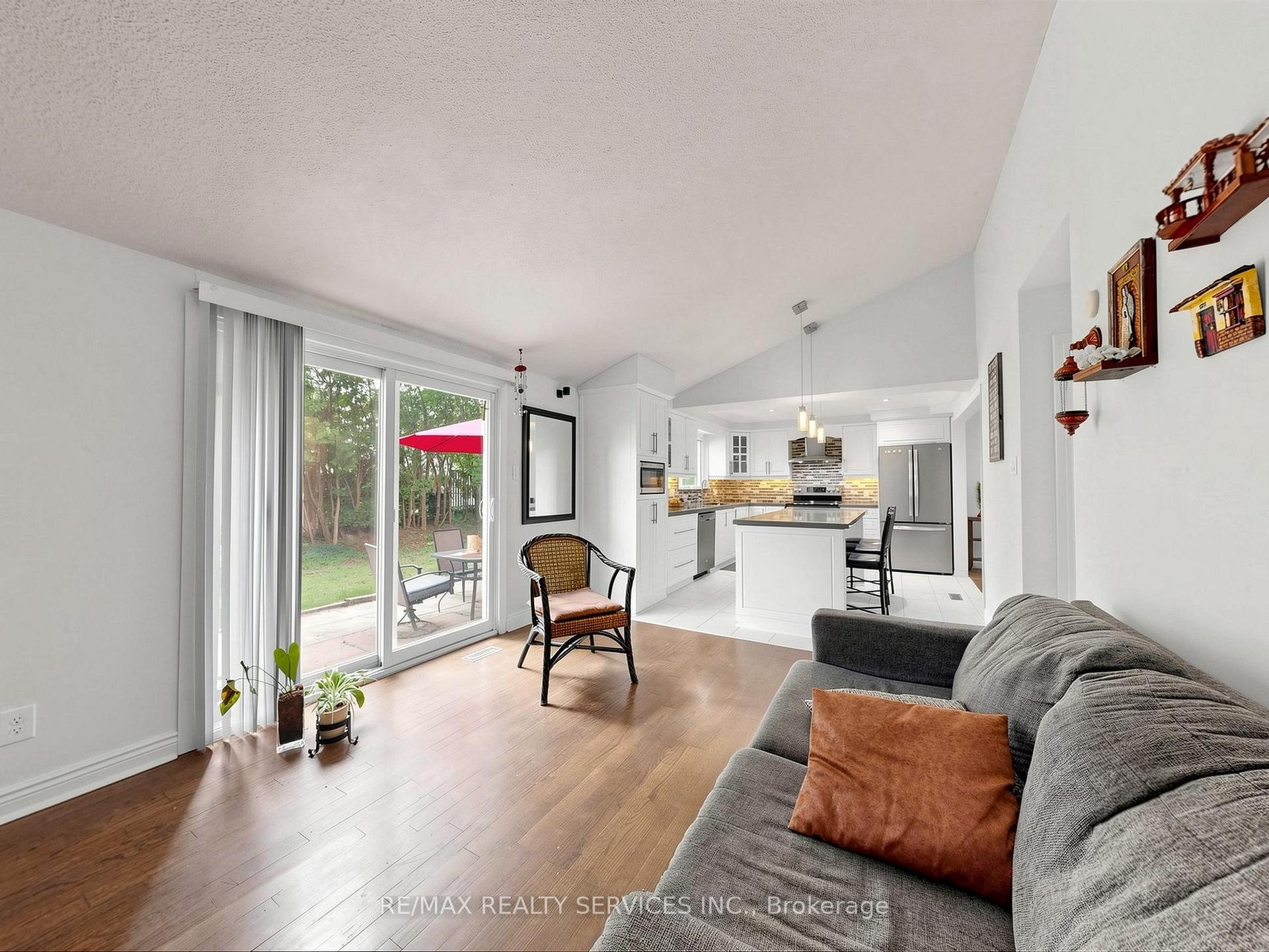 Photo 19 of 30 Mcgillivary Crescent, Brampton, Central Park — HOMEH